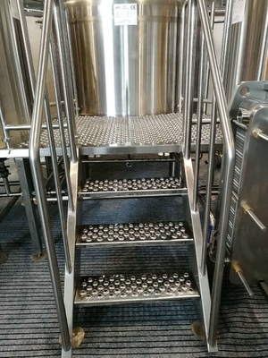 10BBL Brewhouse ημι αυτόματος πίνακας ελέγχου εξοπλισμού μεγάλων κλιμάκων παρασκευάζοντας
