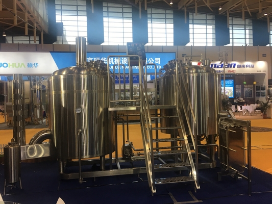 Ατμός που θερμαίνει το ανοξείδωτο 100L 200L 300L εξοπλισμού Microbrewery ανά batch