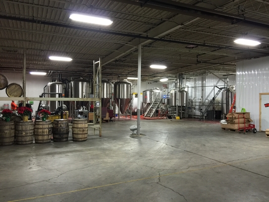 Κλασικός σύγχρονος εξοπλισμός Microbrewery τύπων με την κωνική δεξαμενή δεξαμενών ζύμωσης