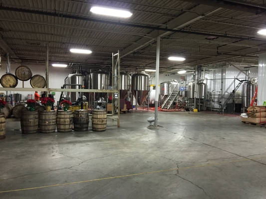 Κλασικός σύγχρονος εξοπλισμός Microbrewery τύπων με την κωνική δεξαμενή δεξαμενών ζύμωσης