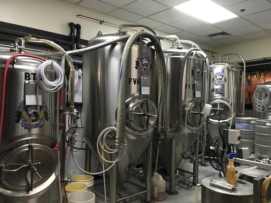 Εξοπλισμός 3,5 Microbrewery μπαρ μικροϋπολογιστών παρασκευάζοντας γυαλισμένη σύστημα επιφάνεια Bbl