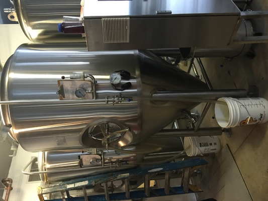 Εξοπλισμός 3,5 Microbrewery μπαρ μικροϋπολογιστών παρασκευάζοντας γυαλισμένη σύστημα επιφάνεια Bbl